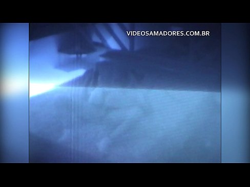 ❤️ Aviomies filmaa vaimon nussivan naapuria ja saa selville, että tämä on aisankannattaja ❤ Pornovideo at us