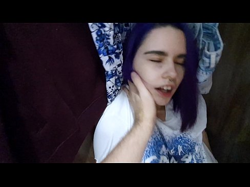 ❤️ Löysin siskoni kaapista ja autoin häntä laukeamaan ❤ Pornovideo at us